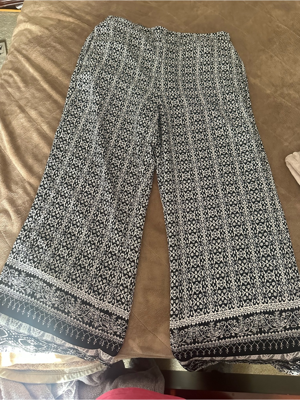 Women's Black & White Printed Wide-Leg Pants